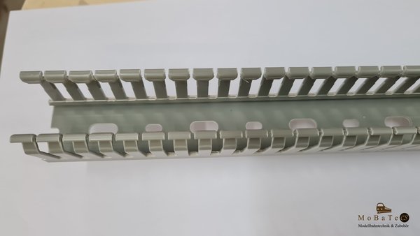 PVC-Verdrahtungskanal grau Höhe 40 mm, mit Deckel (2 m) (unterschiedliche Breite) ab 3,25 €