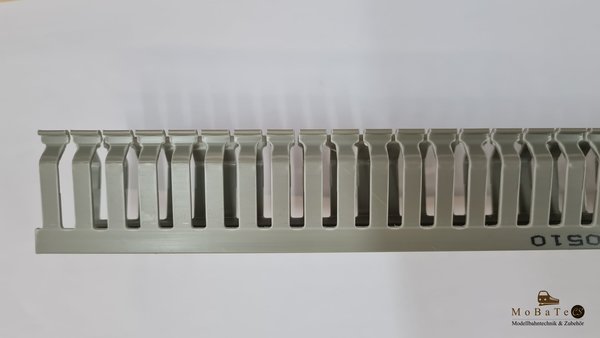 PVC-Verdrahtungskanal grau Höhe 40 mm, mit Deckel (2 m) (unterschiedliche Breite) ab 3,25 €